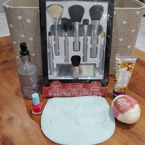 The Color Workshop Brush Classics Set/B+B Limited Edition Bath Bomb Set